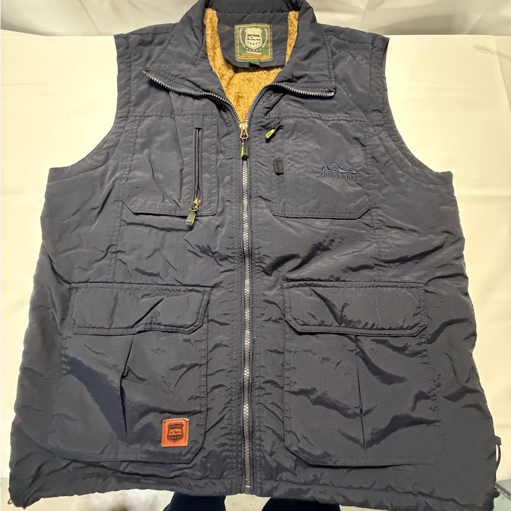 Classic‎ Men’s Quilted Vest with Sherpa Lining - Navy and Tan